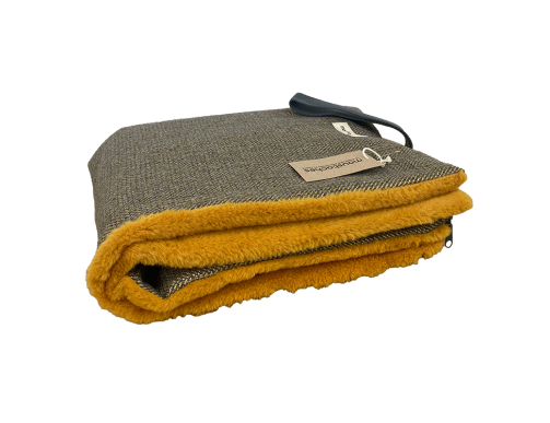 TRAVEL MATE MOUSTACHES CHEVRON JAUNE 120X80CM