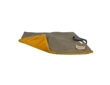 TRAVEL MATE MOUSTACHES CHEVRON JAUNE 120X80CM
