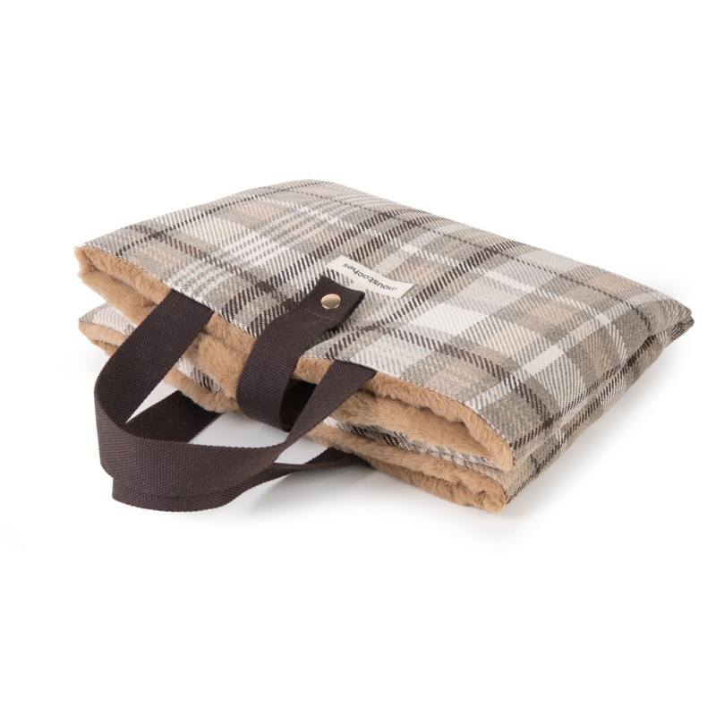 TAPIS DE VOYAGE MOUSTACHES CARREAUX BEIGE