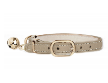 collier chat cuir beige sécurité élégant confortable léger pratique durable design chic quotidien