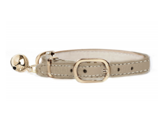 collier chat cuir beige sécurité élégant confortable léger pratique durable design chic quotidien